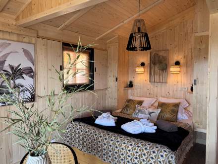 → Hut Ardèche Jacuzzi · Hut met Uitzicht op de Tuin· Domaine de Chalvêches