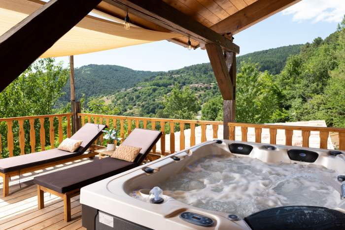 Hôtel Spa Luxe Ardèche · Hôtel Jacuzzi Ardèche · Domaine de Chalvêches